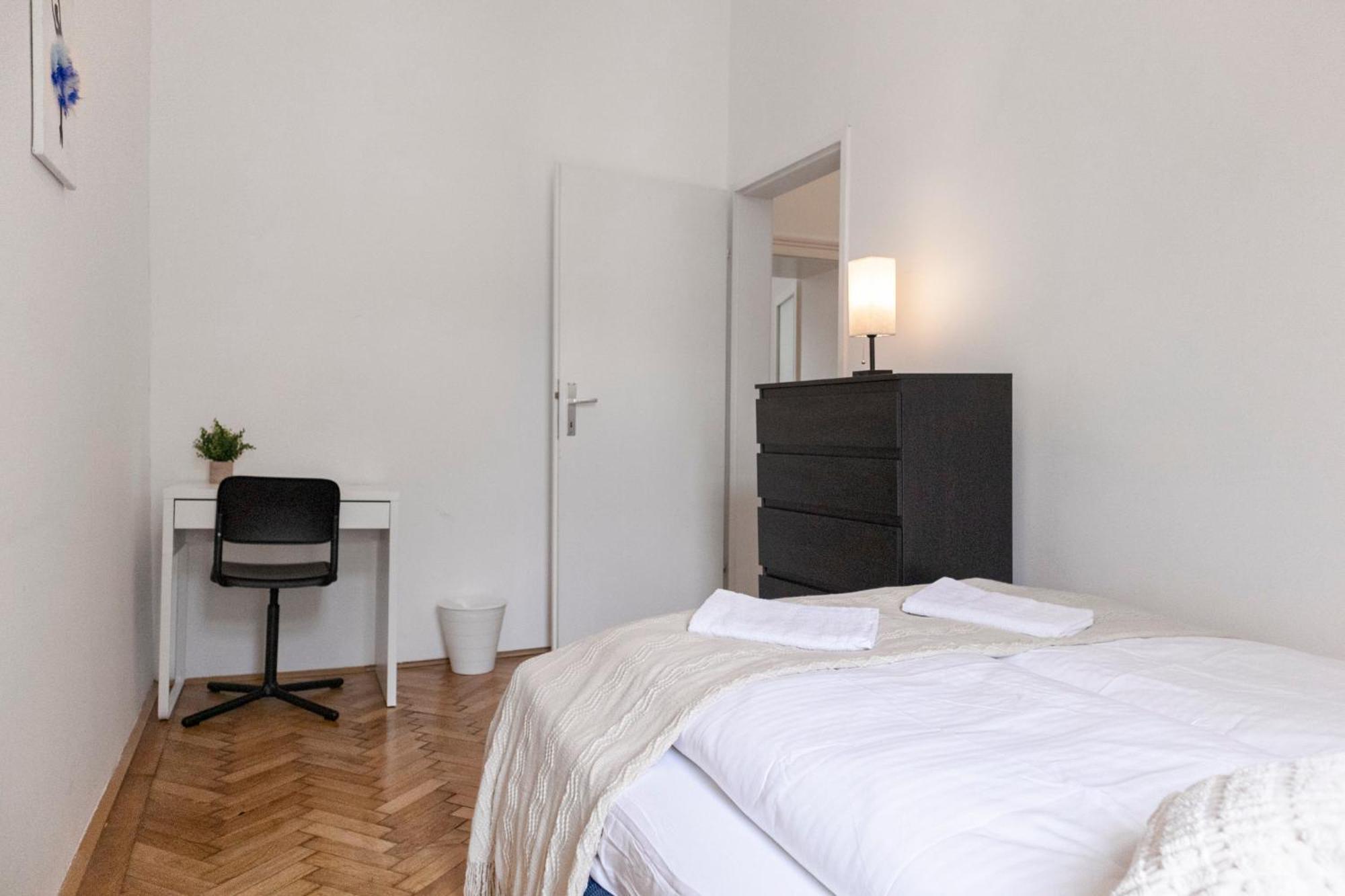 Prime Location & Peaceful Shared 2 Bedroom Apt With Backyard 维也纳 外观 照片