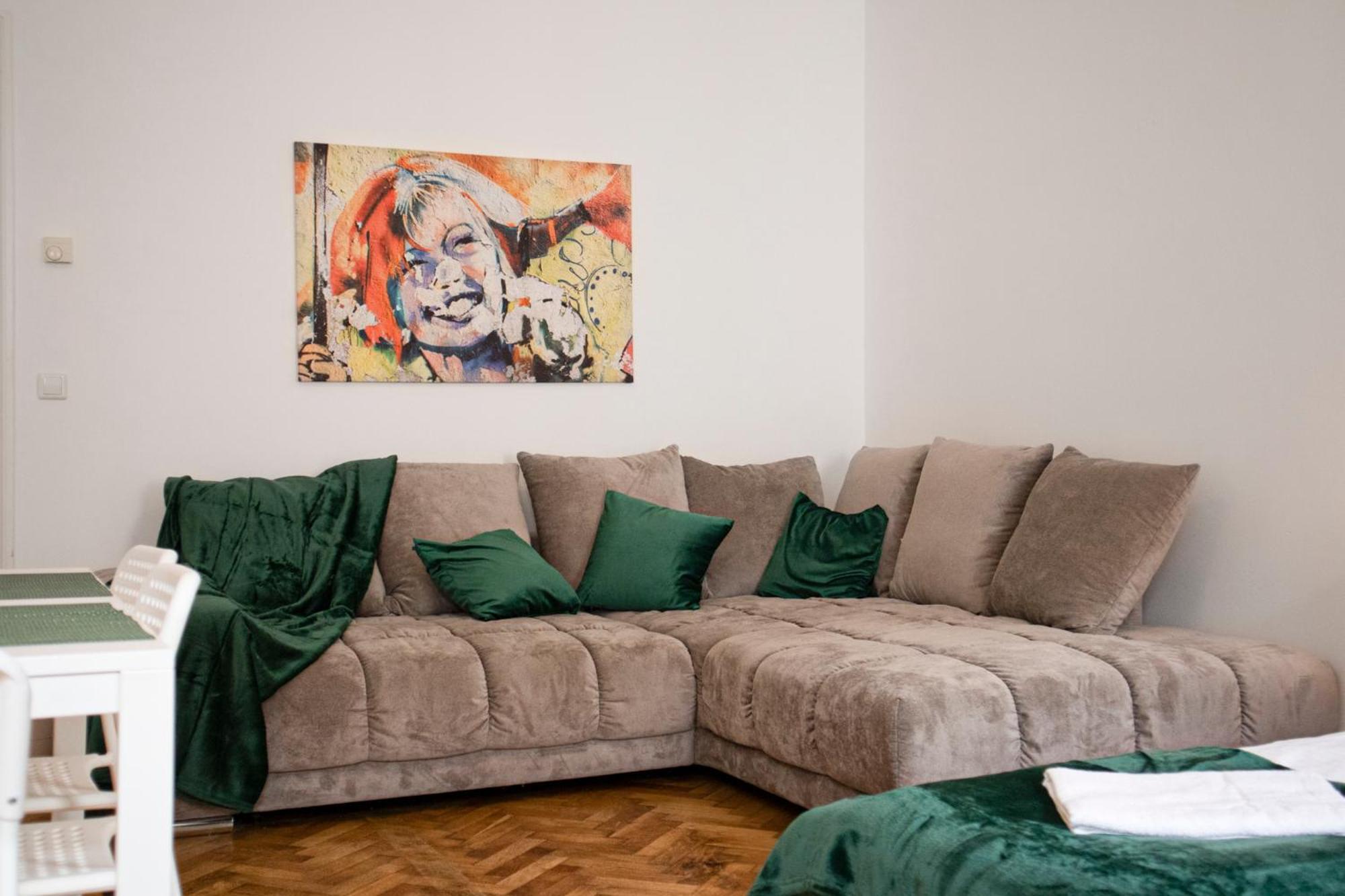 Prime Location & Peaceful Shared 2 Bedroom Apt With Backyard 维也纳 外观 照片